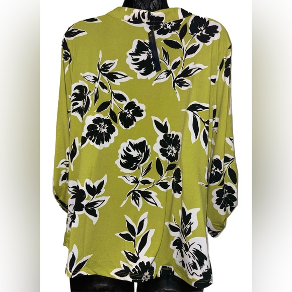 The Perfect Springtime Blouse⭐️NWT⭐️ - Picture 5 of 5